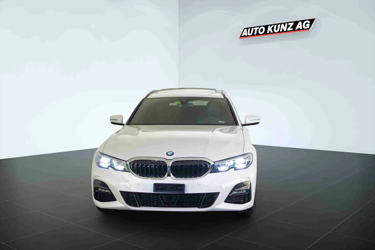 BMW 330i xDriveTouring M-Sport Automat  Image 3