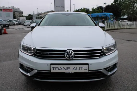 Volkswagen Passat Alltrack 2.0 TDi DSG 4Motion Image 2